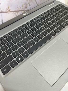 [ Likw new] Dell latitude 5530，Intel Core i7-1270/ RAM 8G / SSD 256G NVMe /màn 15.6