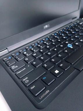 DELL LATITUDE 5480 I5-7300U ram 8G SSD 256G 14