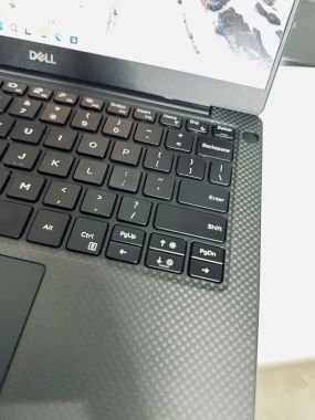 Dell XPS 7390 i7-10710U RAM 16G SSD 512G 13.3