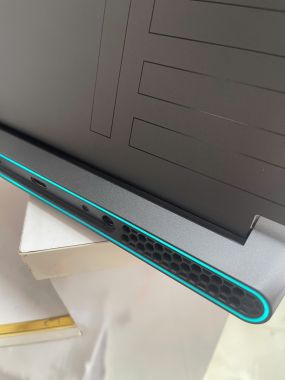 [like New]  Alienware M15 / Intel Core i7-12700H 14 nhân 20 luồng /Ram 16G / SSD 1T NVMe / màn 15.6’’ 2.5K 240Hz / Card RTX 3060 6G/ Trọng lượng ~ 2.6kg