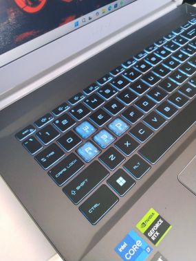 MSI THIN 15 B12VE i7 12650H | 16GB | 1TB | RTX 4050 6G | 15.6